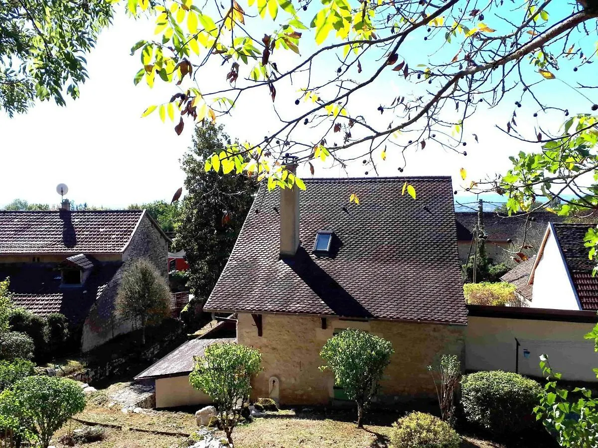 Holiday home Gite Entre Vignes Et Montagne Lhuis