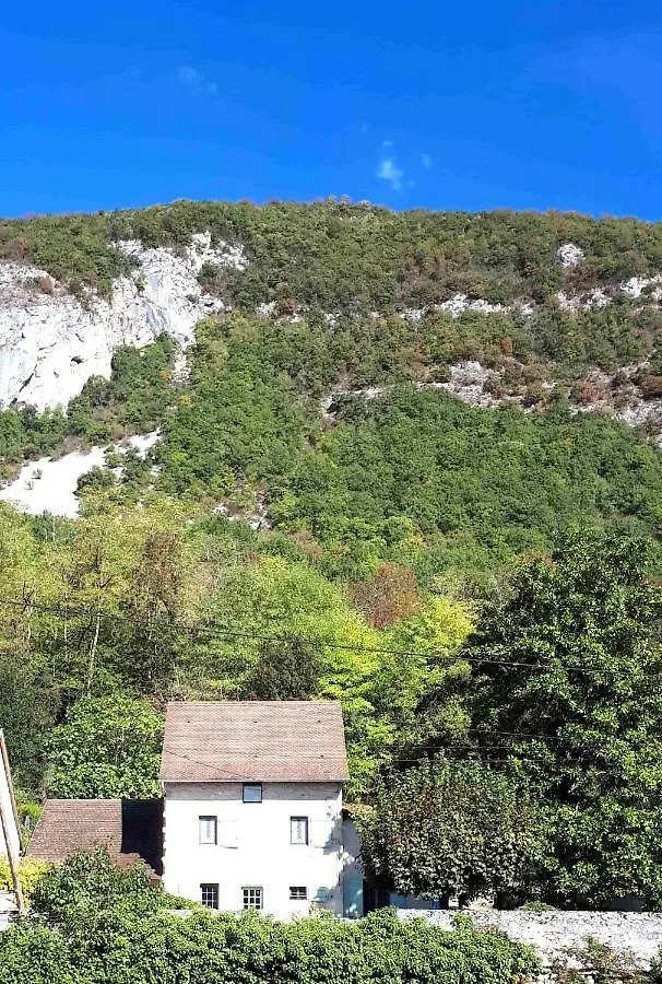 Gite Entre Vignes Et Montagne Lhuis