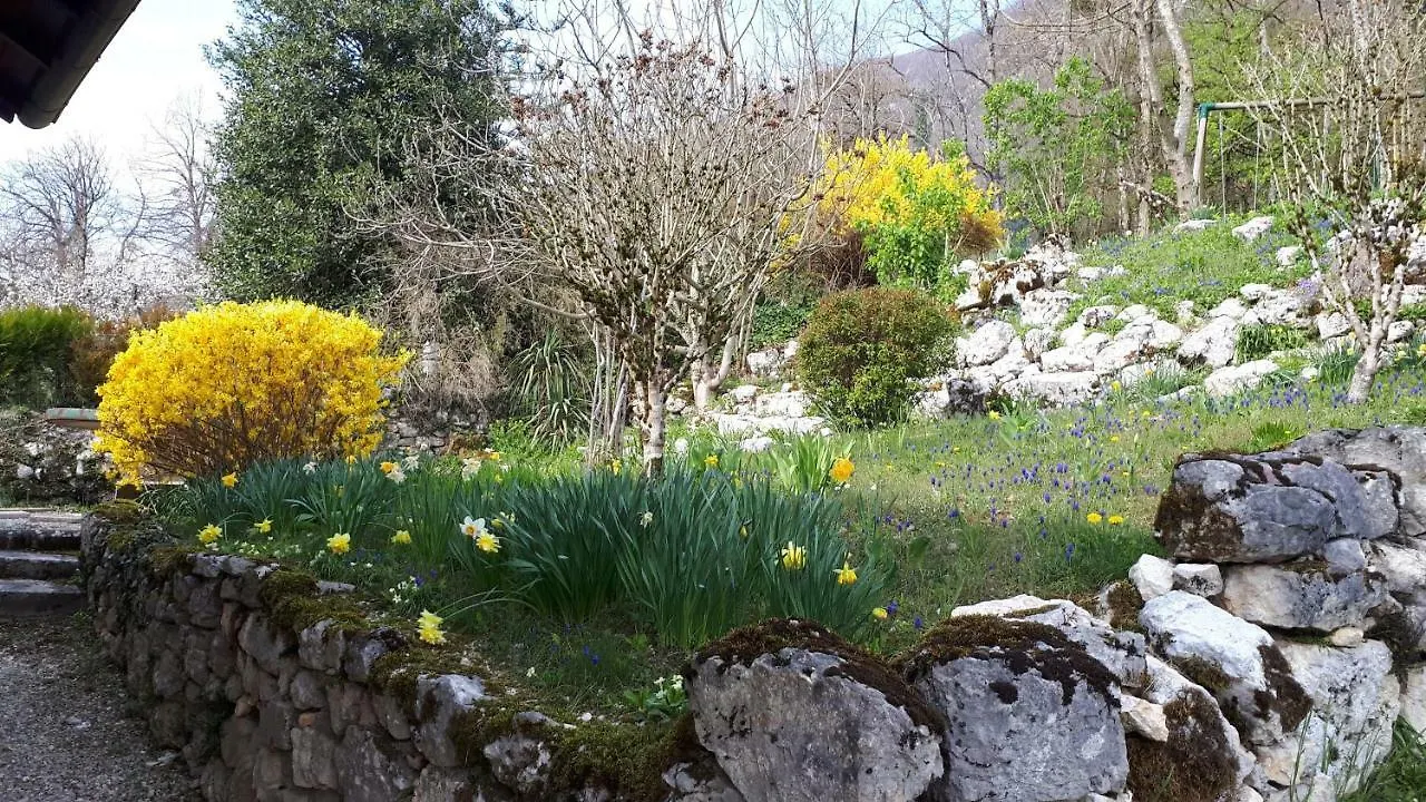 Gite Entre Vignes Et Montagne Lhuis