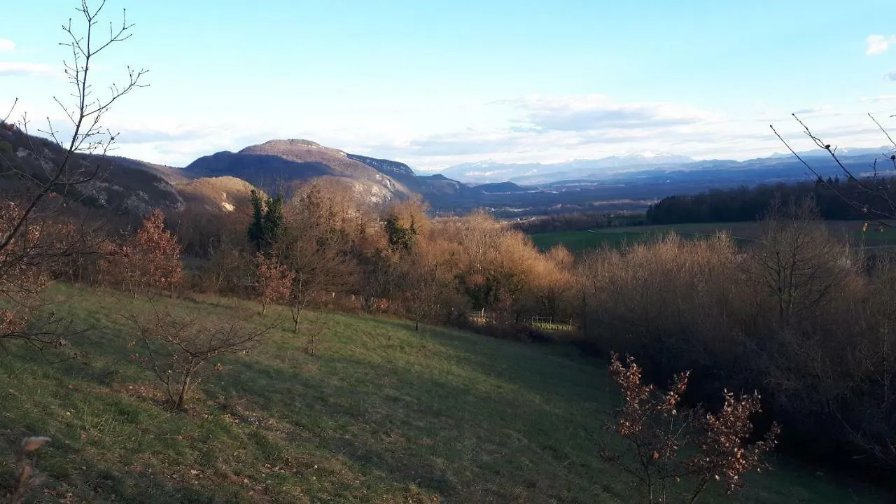 Holiday home Gite Entre Vignes Et Montagne Lhuis