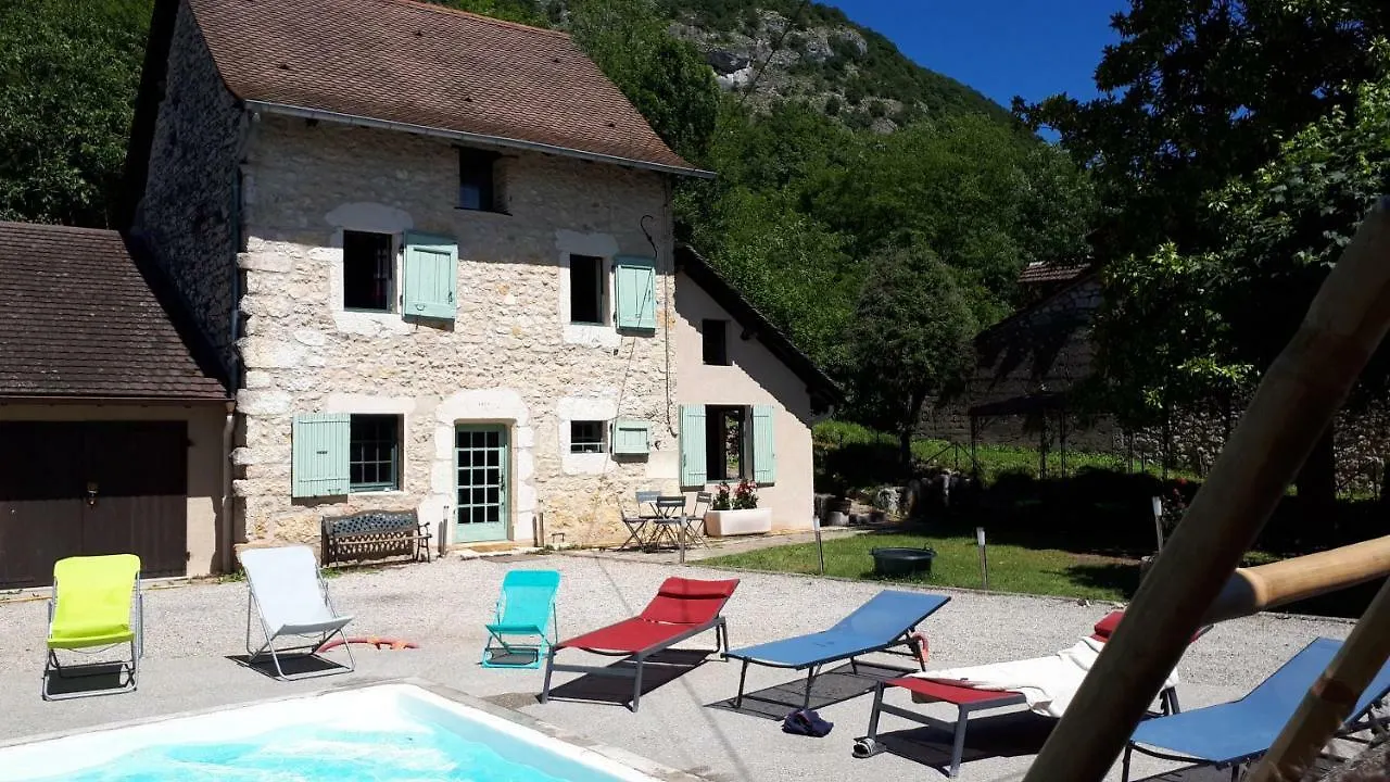 Holiday home Gite Entre Vignes Et Montagne Lhuis France