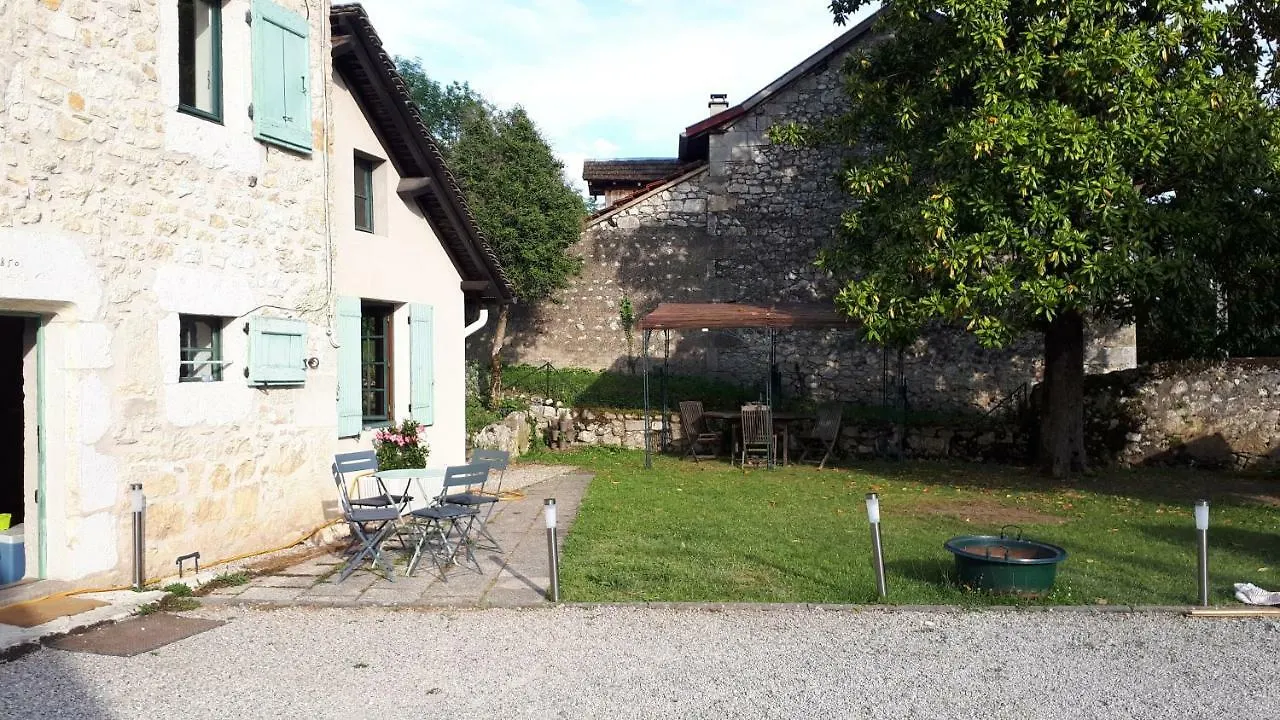 Gite Entre Vignes Et Montagne Lhuis