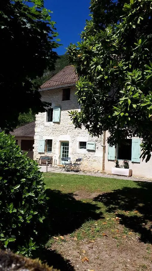 Gite Entre Vignes Et Montagne Lhuis
