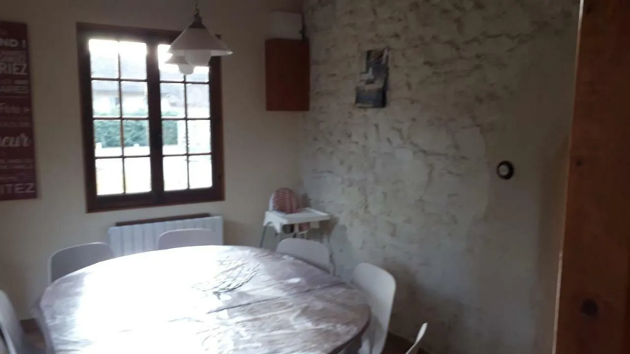 Gite Entre Vignes Et Montagne Lhuis 0*,  France